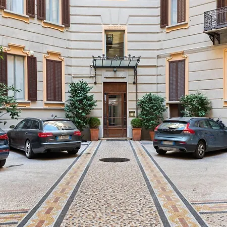 Refined And Classic In Cadorna Apartment Milan