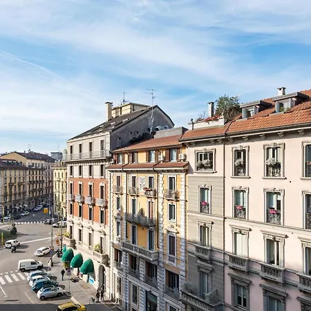 Apartment Refined And Classic In Cadorna Milan