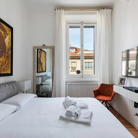 Apartment Refined And Classic In Cadorna