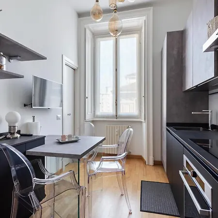 Refined And Classic In Cadorna Apartment *